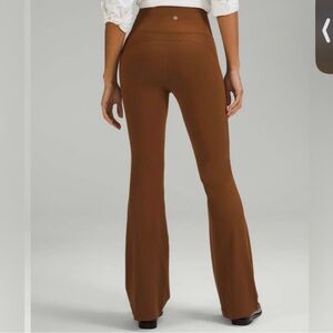 Lululemon Groove Super-High-Rise Flared Pant *Nulu
Roasted Brown sz 8